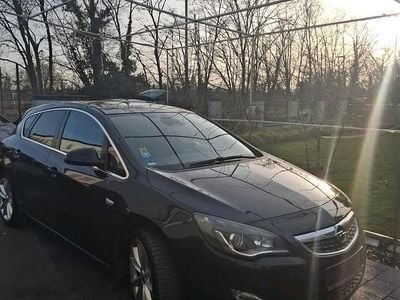 Gebraucht Opel Astra Active 140 PS (102 kW) 2013 Schwarz Limousine