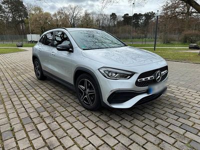 Usata Mercedes GLA180 AMG line 116 CV (85 kW) 2021 Argento SUV