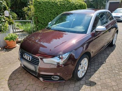 gebraucht Audi A1 violett silbernes Dach