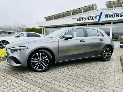 Gebraucht Mercedes A180 Advanced 150 PS (110 kW) 2023 Grau Limousine