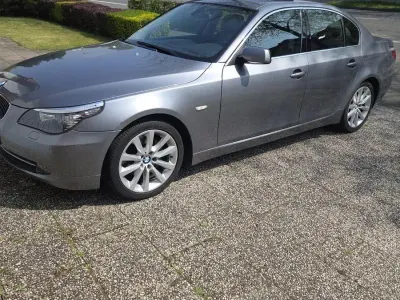 Begagnad BMW 523 Exclusive 190 HK (139 kW) 2009 Grå Sedan