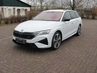 Gebraucht Skoda Octavia RS 265 PS (194 kW) 2024 Weiß moon metallic Kombi