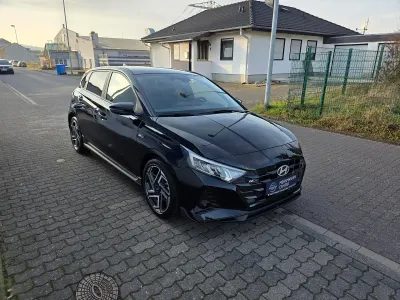 Neu Hyundai i20 N Line 101 PS (74 kW) 2025 Phantom black Kleinwagen