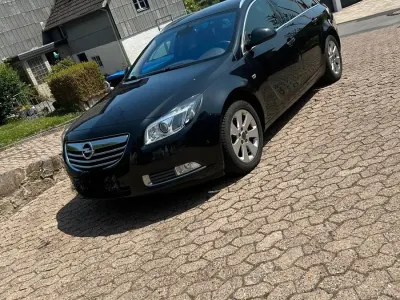 Gebraucht Opel Insignia Edition 160 PS (117 kW) 2011 Schwarz Kombi