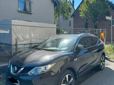 Gebraucht Nissan Qashqai 115 PS (84 kW) 2015 Schwarz SUV