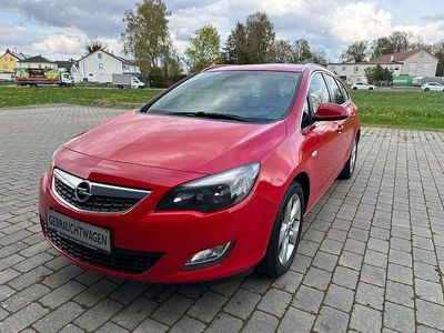 Używany Opel Astra Innovation 125 KM (91 kW) 2011 Czerwony Kombi