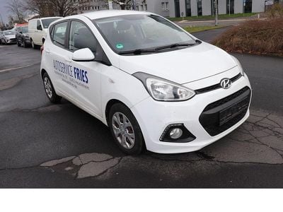 Gebraucht Hyundai i10 Trend 67 PS (49 kW) 2016 Weiß Kleinwagen