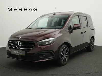 Gebraucht Mercedes T180 Progressive 131 PS (96 kW) 2023 Rot Van / Kleinbus