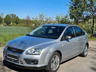 Usata Ford Focus Ghia 116 CV (85 kW) 2005 Argento Berlina