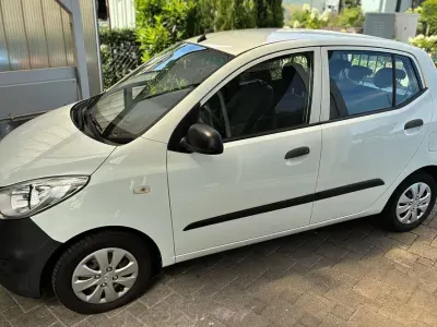 Gebraucht Hyundai i10 69 PS (50 kW) 2012 Weiß Kleinwagen