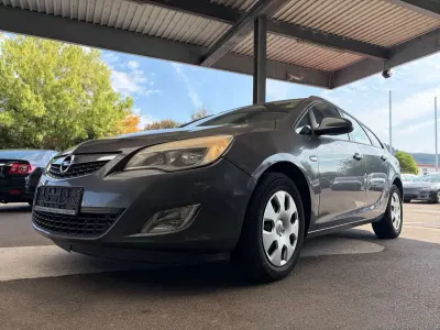 Gebraucht Opel Astra Edition 110 PS (80 kW) 2012 Karbongrau Kombi