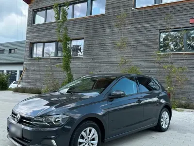 Gebraucht VW Polo 80 PS (58 kW) 2018 Grau Kleinwagen