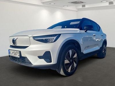 Weiß (crystal white) Gebraucht 2023 Volvo XC40 Plus SUV | 37.790 € (Guter Preis)