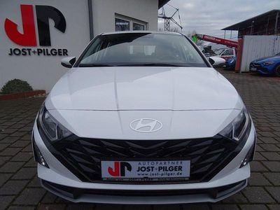 Neu Hyundai i20 101 PS (74 kW) 2025 Weiß Limousine