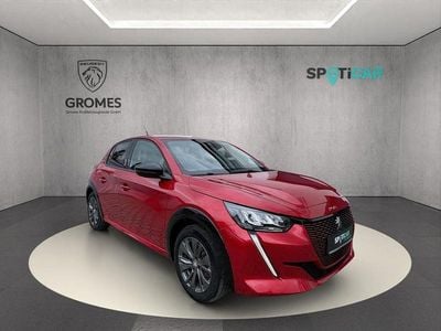 Gebraucht Peugeot e-208 Allure 100 kW (136 PS) 2023 Elixierrot Kleinwagen