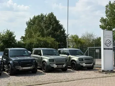 Gebraucht Land Rover Defender SE 249 PS (183 kW) 2022 Grün SUV