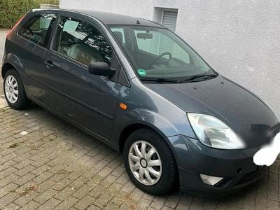 Grau Gebraucht 2003 Ford Fiesta Kleinwagen | 380 € (Guter Preis)