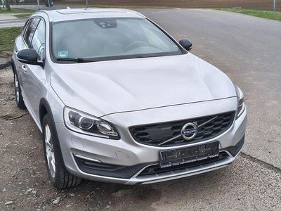 Gebraucht Volvo V60 CC Summum 190 PS (139 kW) 2017 Silber Kombi