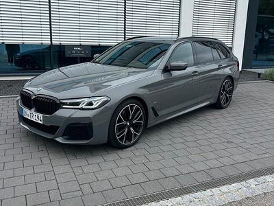 Grau Gebraucht 2021 BMW 520 M Sport Kombi | 31.500 € (Teuer)