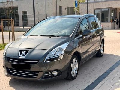 Usata Peugeot 5008 156 CV (114 kW) 2012 Grigio Monovolume