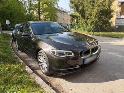 Usata BMW 530 Luxury Line 258 CV (189 kW) 2016 Marrone Berlina