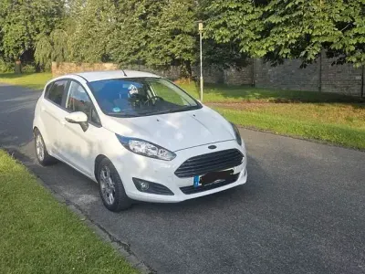 Gebraucht Ford Fiesta Individual 95 PS (69 kW) 2014 Weiß Kleinwagen