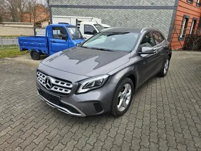 Gebraucht Mercedes CLA180 Urban 122 PS (89 kW) 2017 Grau Limousine