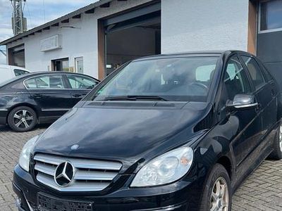 Gebraucht Mercedes B180 122 PS (89 kW) 2010 Schwarz Van / Kleinbus