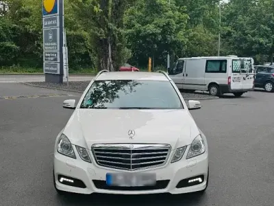 Gebraucht Mercedes E220 184 PS (135 kW) 2010 Weiß Kombi