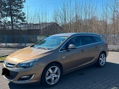 Gebraucht Opel Astra Sport 165 PS (121 kW) 2013 Gold Kombi