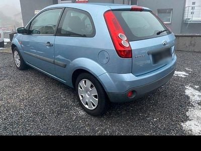 Gebraucht Ford Fiesta Ambiente 69 PS (50 kW) 2006 Blau Kleinwagen