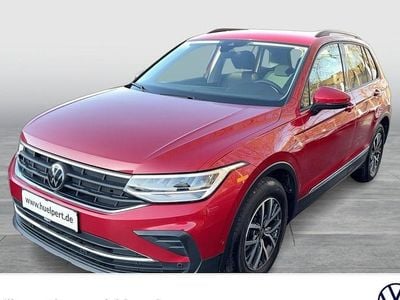 Gebraucht VW Tiguan Life 131 PS (96 kW) 2023 Rot SUV