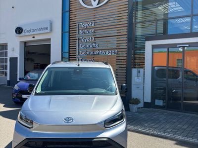 Gebraucht Toyota Proace Verso Basis 110 PS (80 kW) 2024 Silber Kombi