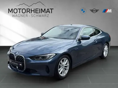 Gebraucht BMW 420 Sport Line 184 PS (135 kW) 2023 Arctic race blue Coupé