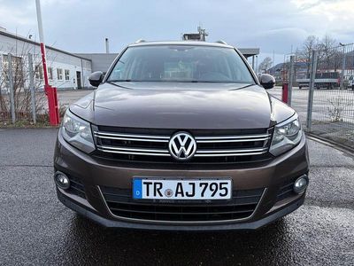 Braun Gebraucht 2011 VW Tiguan Sportline SUV | 11.490 € (Fairer Preis)