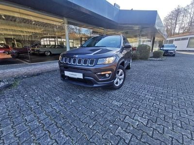 Begagnad Jeep Compass Longitude 120 HK (88 kW) 2019 Grå SUV