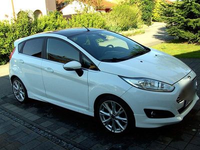 Weiß Gebraucht 2015 Ford Fiesta Titanium Kleinwagen | 7.950 € (Fairer Preis)