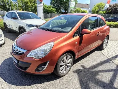 Gebraucht Opel Corsa 69 PS (50 kW) 2012 Henna rot p2 / curry red (m2) (metallic) Kleinwagen