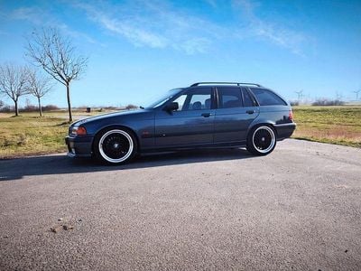Grau Gebraucht 1998 BMW 323 Exclusive Kombi | 5.950 € (Superpreis)