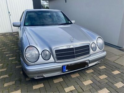 gebraucht Mercedes E240 (Preisvorschlag machen)
