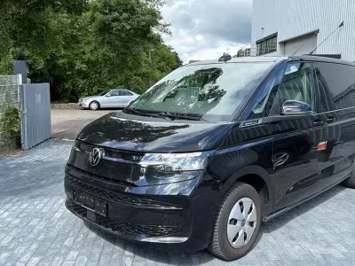 Gebraucht VW Multivan 136 PS (100 kW) 2023 Deep black Van / Kleinbus
