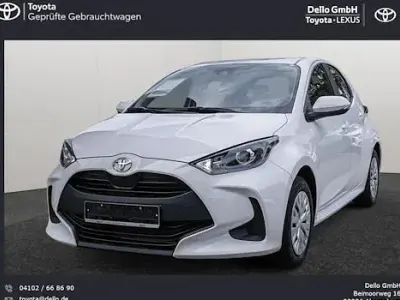Gebraucht Toyota Yaris Comfort 125 PS (91 kW) 2022 Weiß Limousine