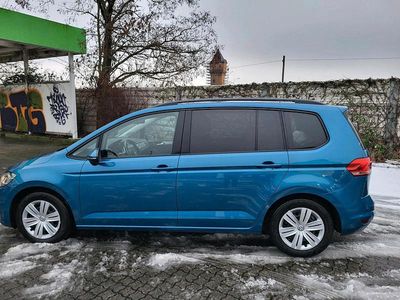 Gebraucht VW Touran Trendline 114 PS (83 kW) 2016 Blau Van / Kleinbus