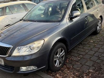 Gebraucht Skoda Octavia Ambition 105 PS (77 kW) 2011 Grau Kombi