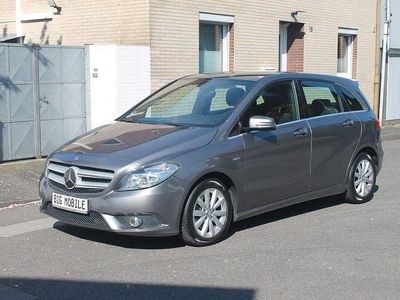 Usata Mercedes B180 122 CV (89 kW) 2012 Grigio Monovolume