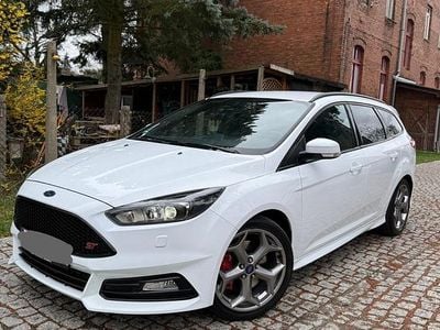 Usata Ford Focus ST 185 CV (136 kW) 2016 Bianco Station wagon