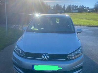 Silber Gebraucht 2016 VW Touran Trendline Van / Kleinbus | 9.500 € (Guter Preis)