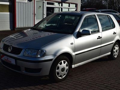 Second-hand VW Polo Basis 60 CP (44 kW) 2001 Argintiu Hatchback