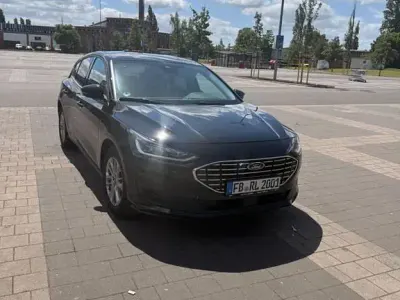 Gebraucht Ford Focus Titanium 125 PS (91 kW) 2023 Schwarz Limousine