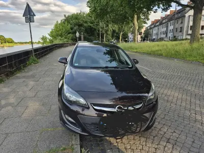 Gebraucht Opel Astra GTC Sport 106 PS (77 kW) 2013 Limousine